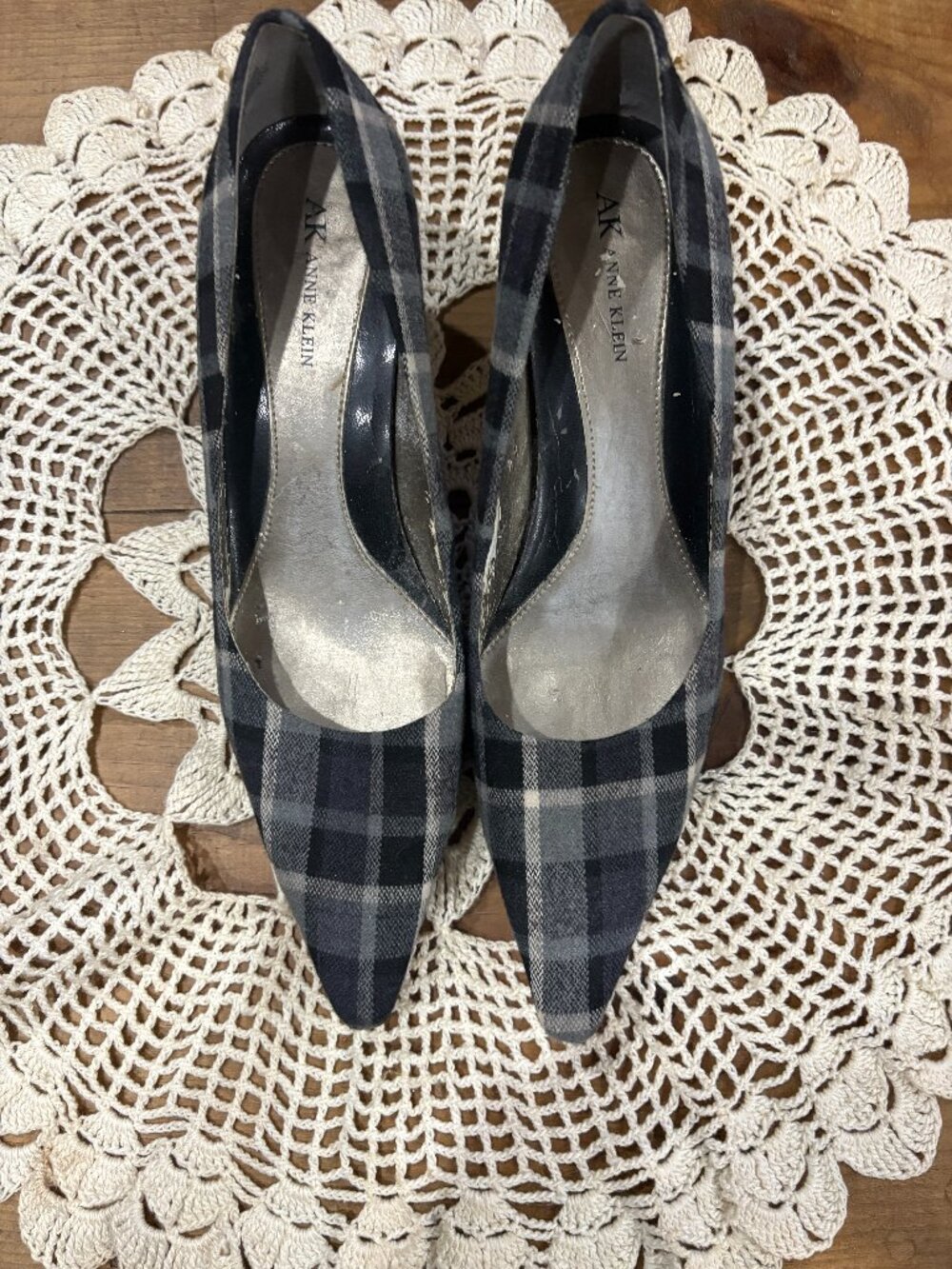 Anne Klein black, blue and grey plaid pumps size 8